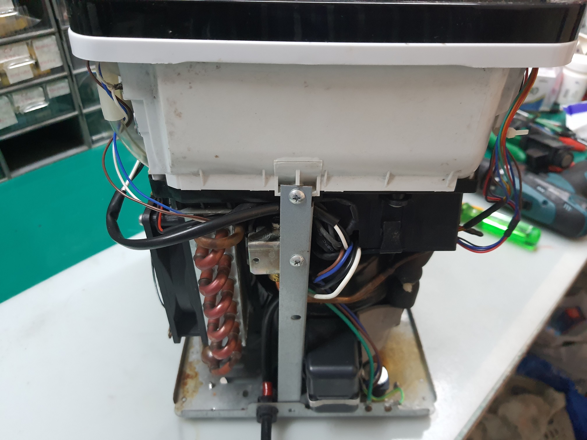 ซ่อมเครื่องทำน้ำแข็ง ยี่ห้อ ULKA รุ่น HZB-12B อาการเครื่องไม่ทำน้ำแข็ง