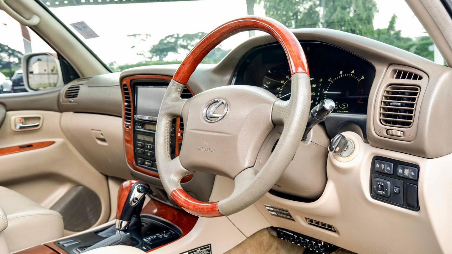 Lexus LX470 4.7L Cygnus รถออกห้าง Lexus Thailand ปี 2001
