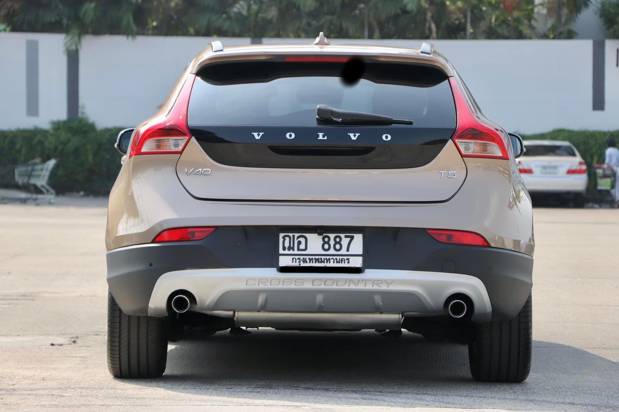 VOLVO V40 2.0 T5 Cross Country ปี2015