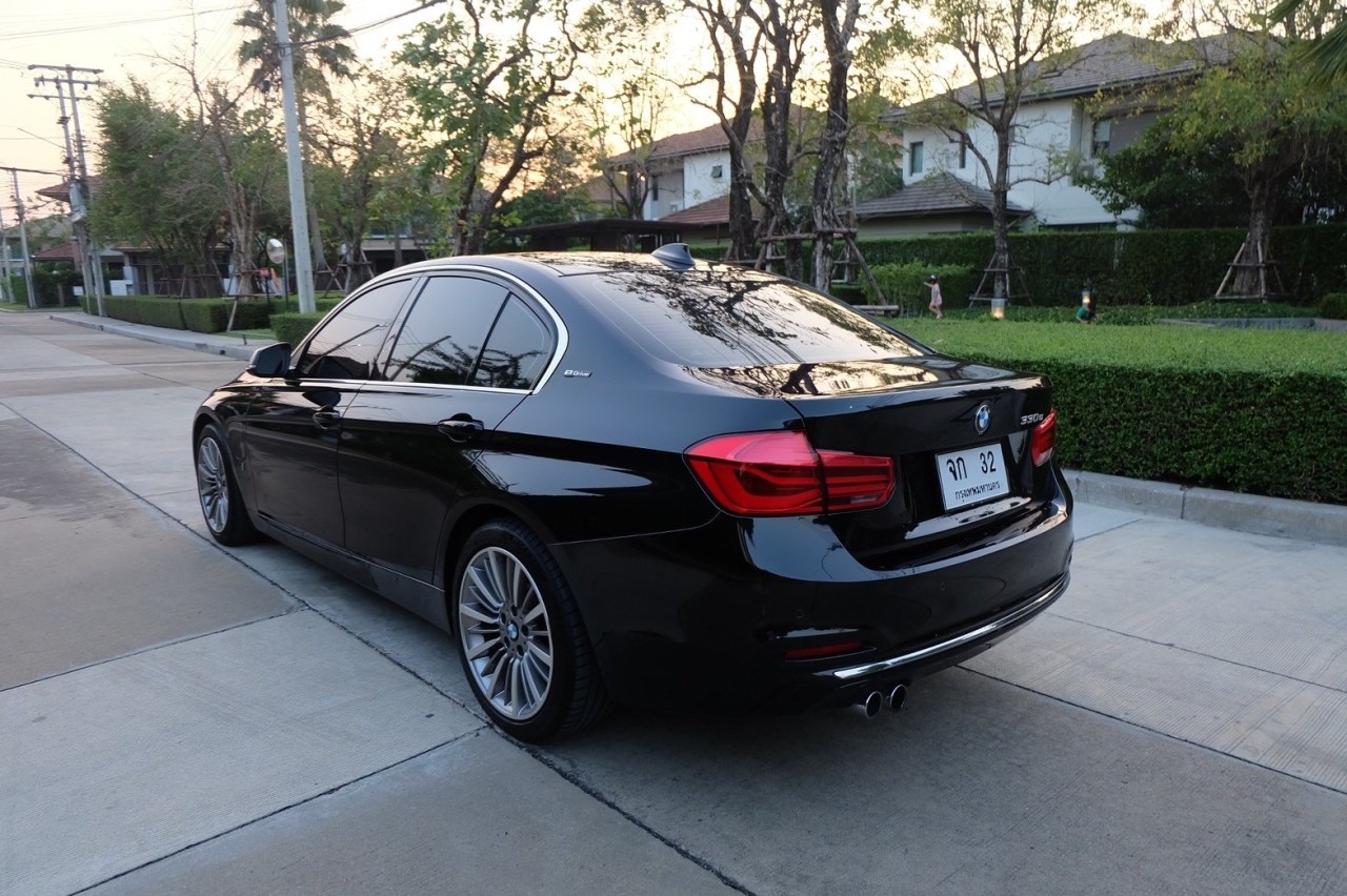 BMW 330e Luxury ปี 2017