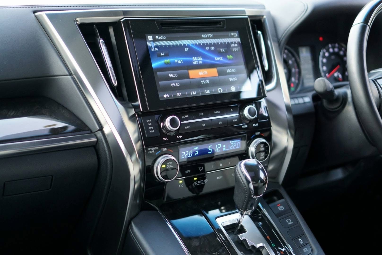 Toyota Alphard Sc ปี 2016