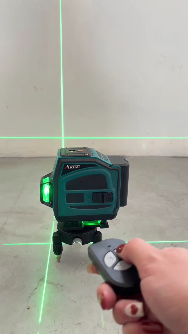 เครื่องวัดระดับเลเซอร์ ยี่ห้อ AKITA มีมาให้เลือก 2 แบบ 12 เส้น และ 16 เส้น