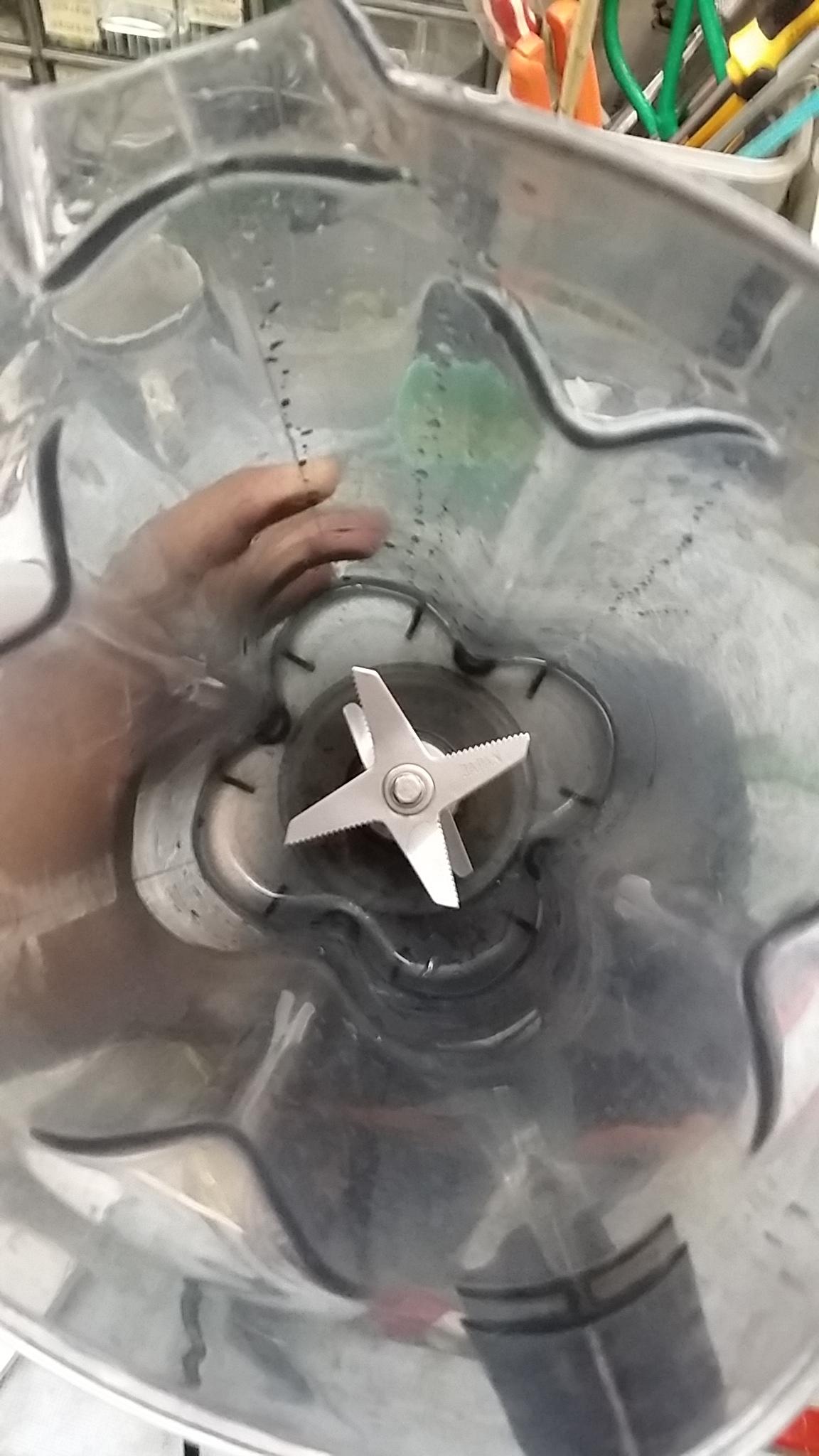 ซ่อมเครื่องปั่นสมูทตี้ ยี่ห้อ FORZER รุ่น FZ-30 อาการใบมีดไม่หมุน