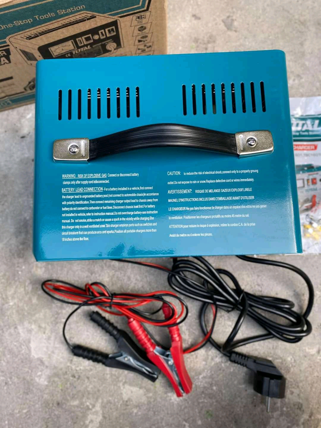 Total เครื่องชาร์จแบตเตอรี่ 12V / 24V 220V รุ่น TBC1601