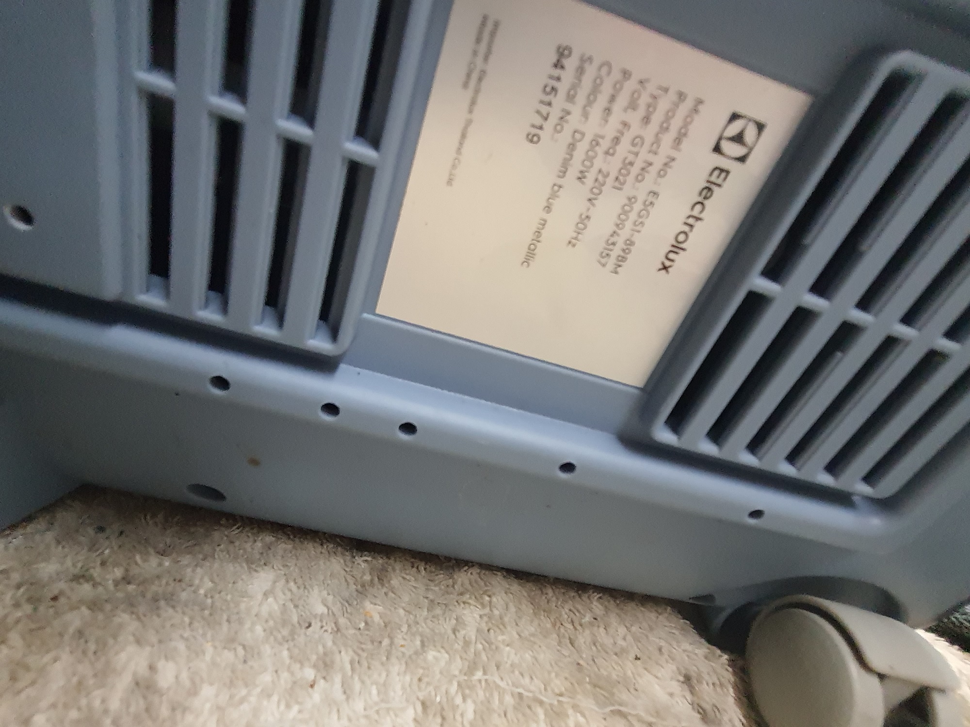 ซ่อมเตารีดไอน้ำ ยี่ห้อ ELECTROLUX รุ่น E5GS1-89BM อาการไอน้ำไม่ออก