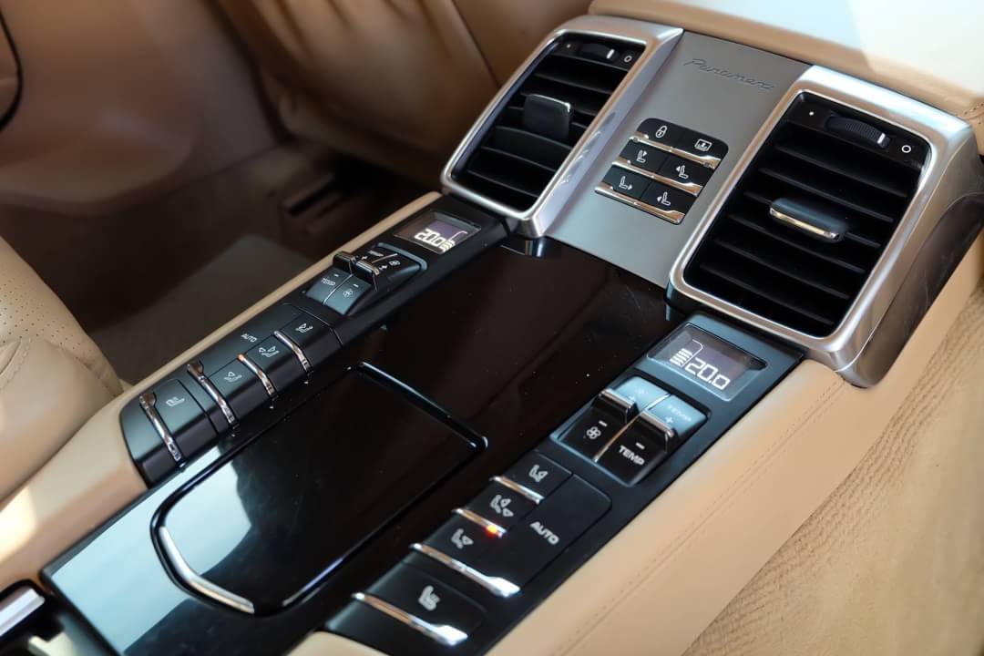 Porsche Panamera 3.0 V6 Diesel ปี 2012