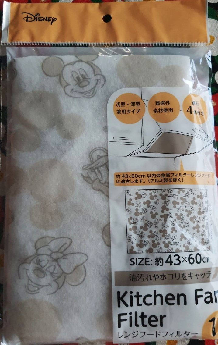 Disney Mickey mouse and friends Ranger Hood Filter กระดาษกรองน้ำมัน มิกกี้เม้าส์ ใช้แนบกับเครื่องดูดควันในห้องครัว เพื่อดูดซับคราบน้ำมันให้เครื่องดูดควันสะอาดและประหยัดเวลาในการทำความสะอาด+แม่เหล็กค่ะ ของแท้จากญี่ปุ่น Size : 60 x 43 cm (ญี่ปุ่น)