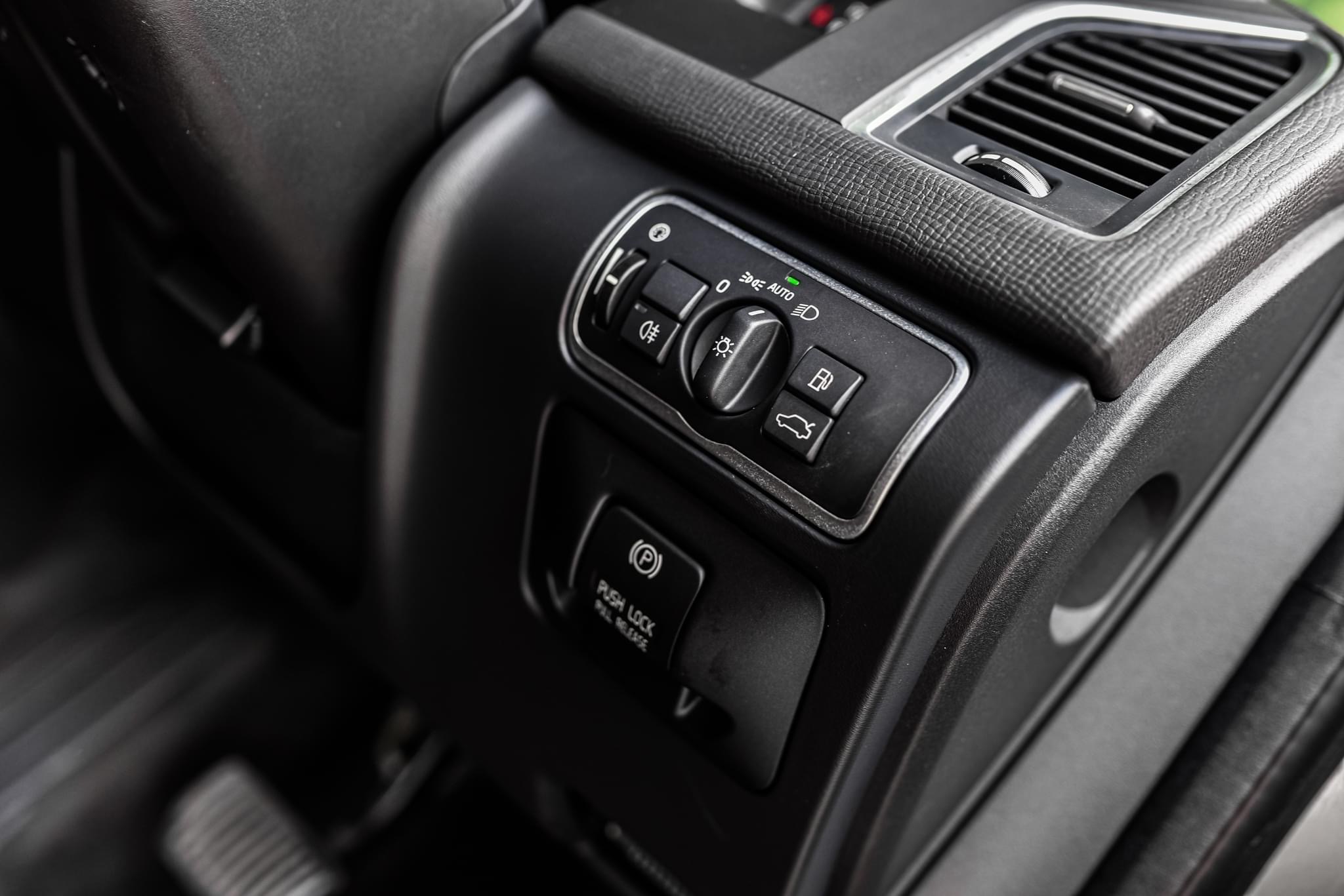 Volvo XC60 2.0 T5 ปี 2014