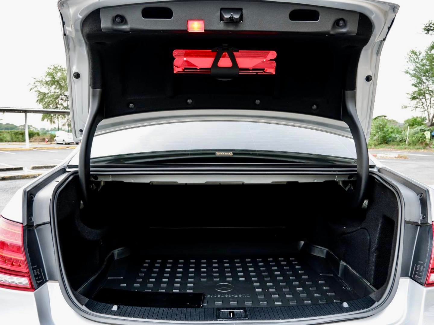 Benz W212 E300 Diesel Bluetec Hybrid Executive Fulloption ปี 2015