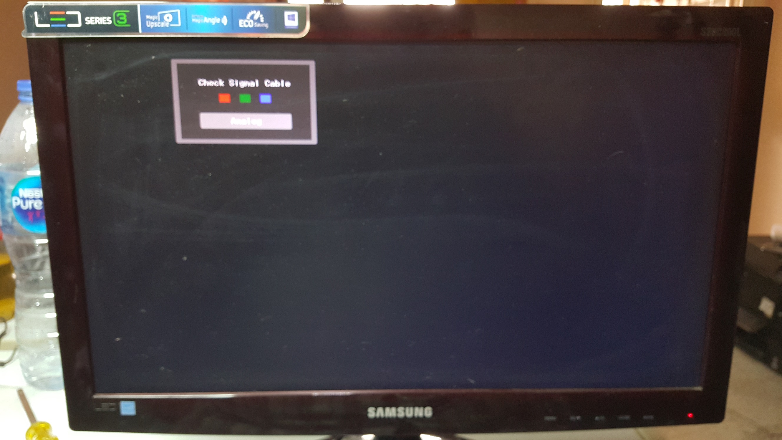 ซ่อมจอคอมพิวเตอร์ ยี่ห้อ SAMSUNG รุ่น S20C300BL อาการเปิดไม่ติด