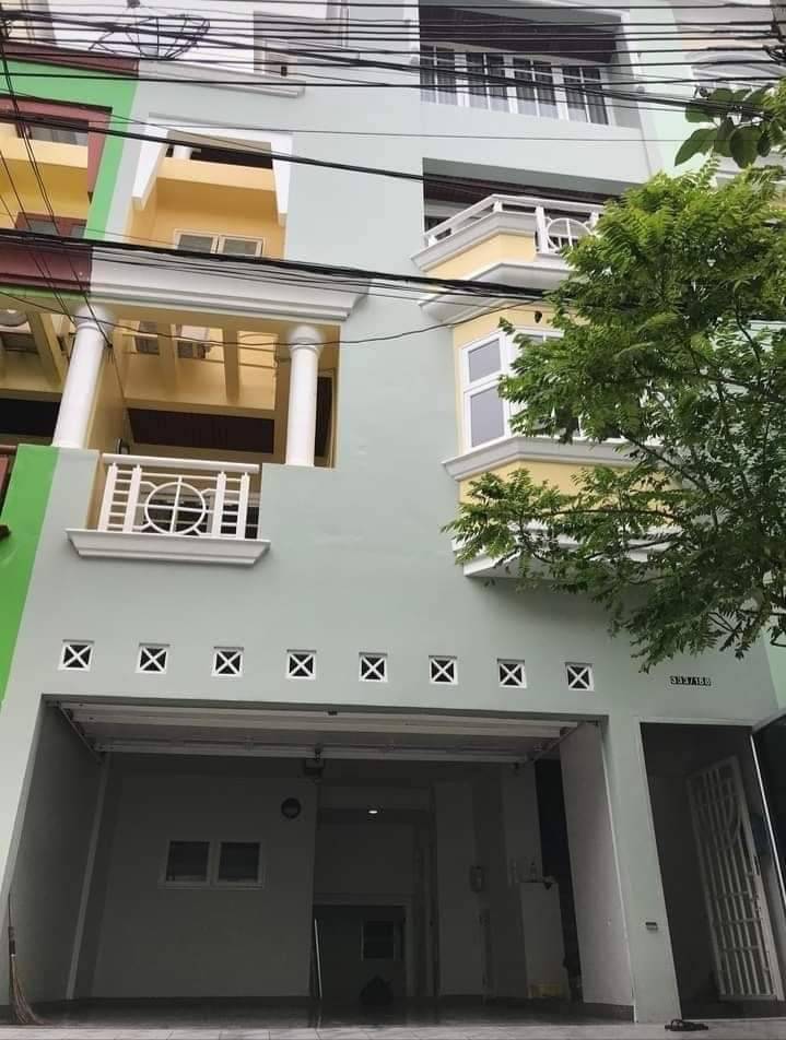ให้เช่าทาวน์โฮม 4 ชั้น ใกล้ ม.ธุรกิจบัณฑิตย์