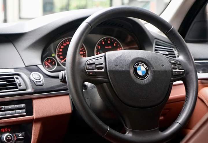 BMW 523i ปี 2012