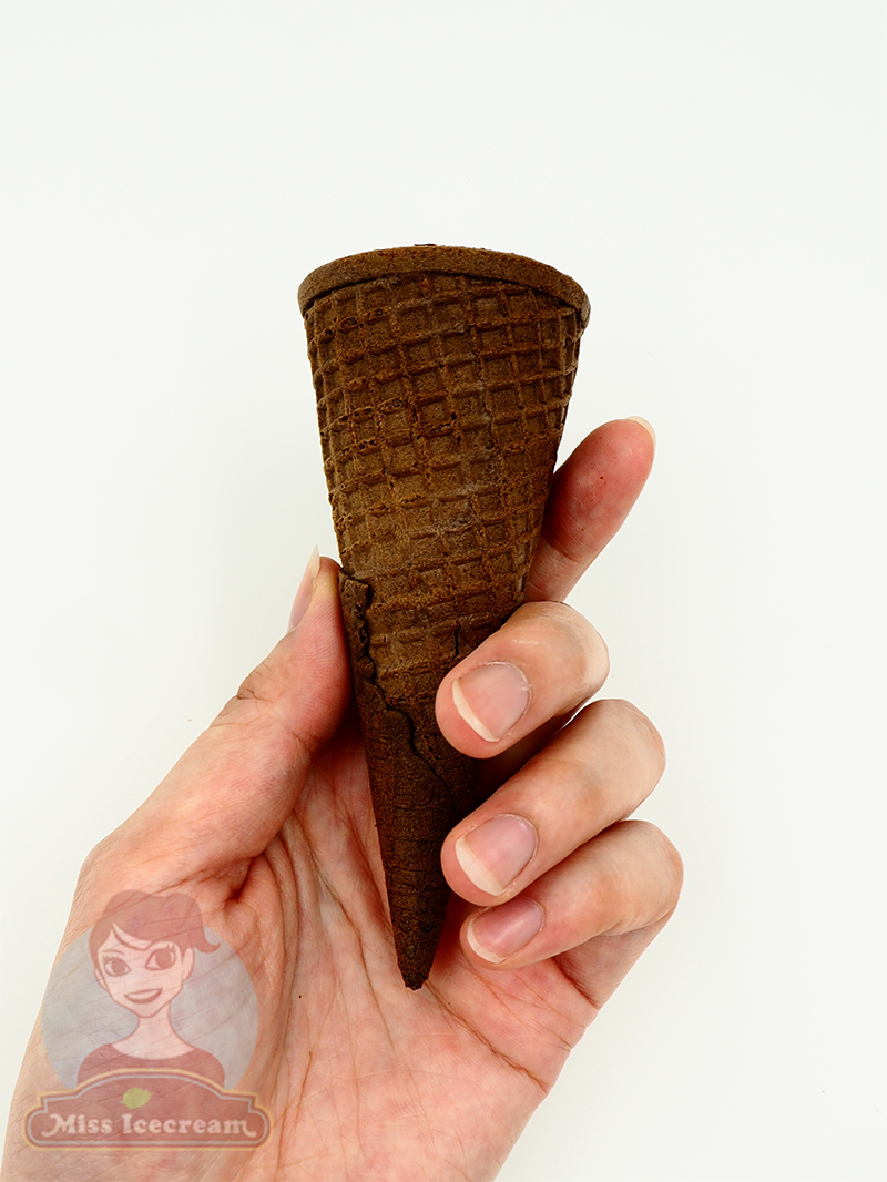 โคนไอศกรีม ยี่ห้อฉอยชิว (CCC)