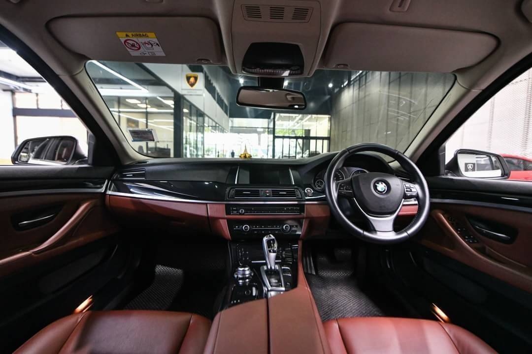 BMW 520d M sport รุ่น Minor change (Lci) ปี 2015