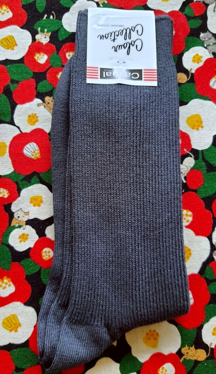 ถุงเท้า Casual international colour collection น่องสูง ถุงเท้าผู้ชาย จากญี่ปุ่น นิ่มใส่สบาย Size : 25-27 cm