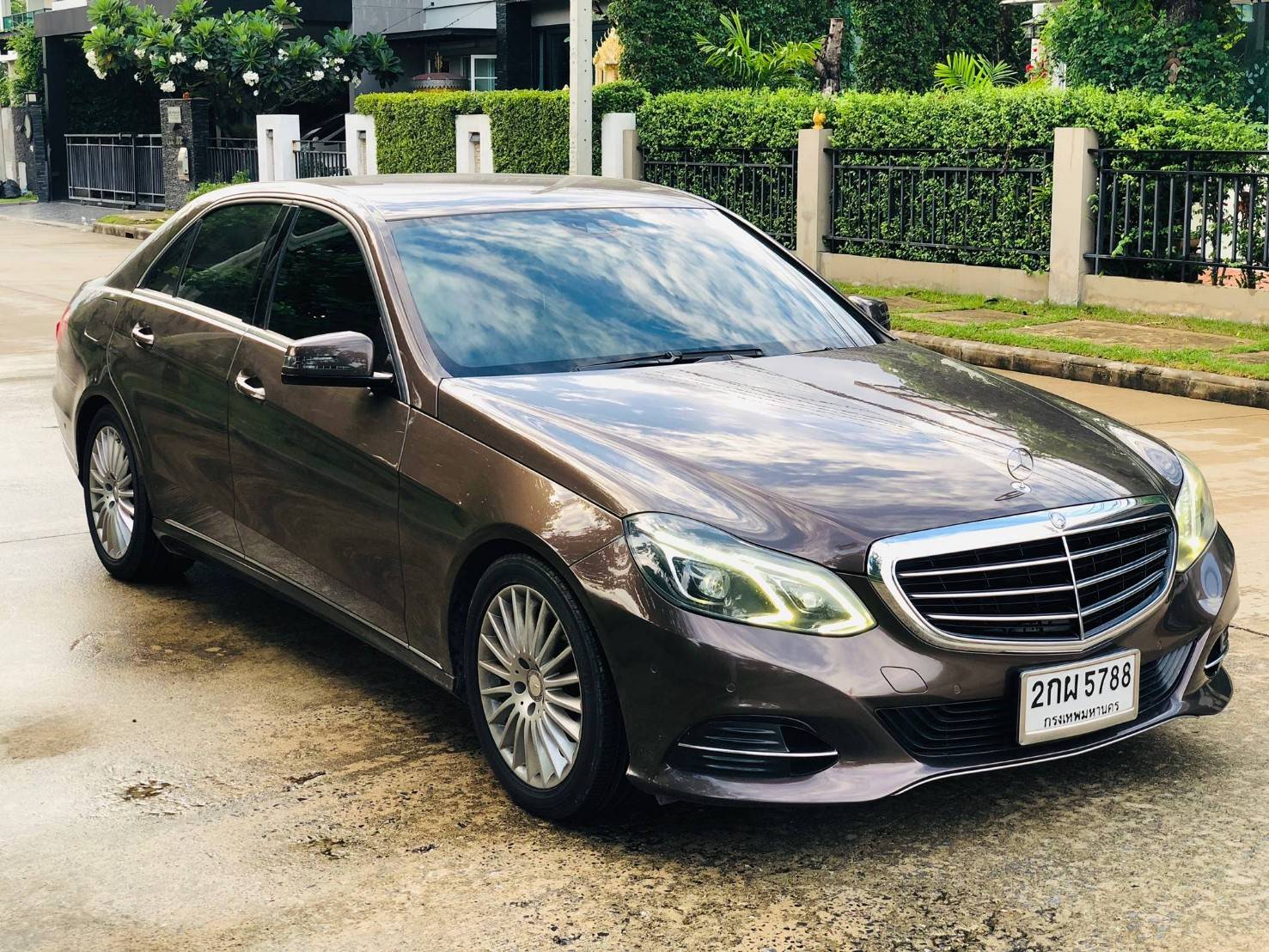 Mercedes Benz E300 Bluetec Hybrid ปี2013 (เครื่องยนต์ ดีเซล)