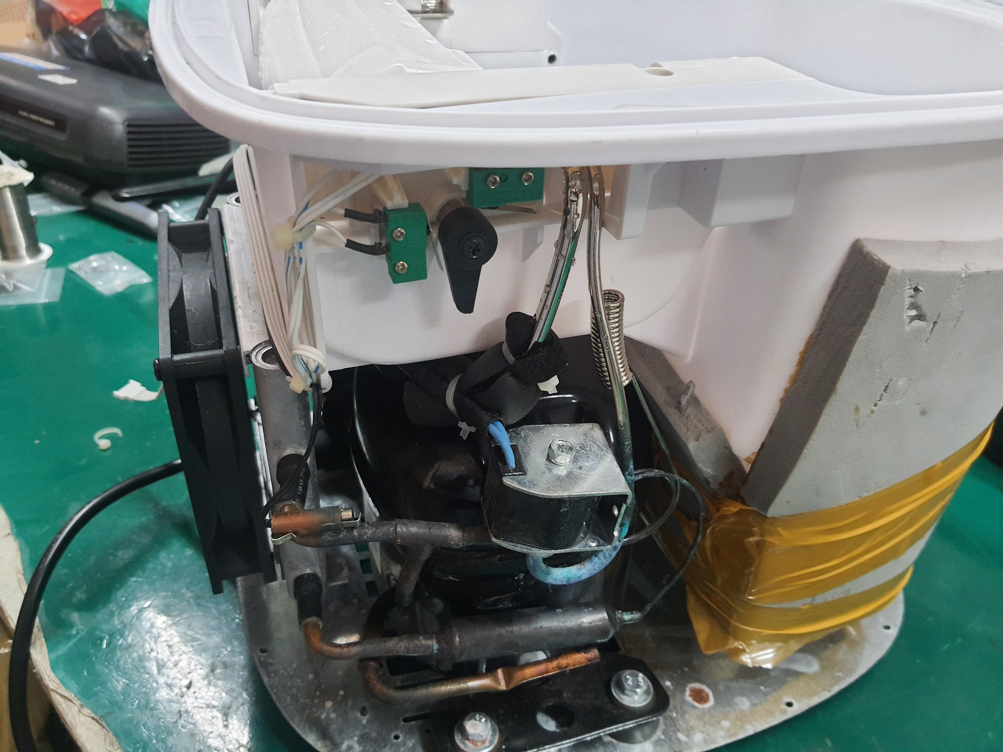 ซ่อมเครื่องทำน้ำแข็ง ยี่ห้อ ICEPLUS รุ่น HIM-56A อาการไม่ผลิตน้ำแข็ง