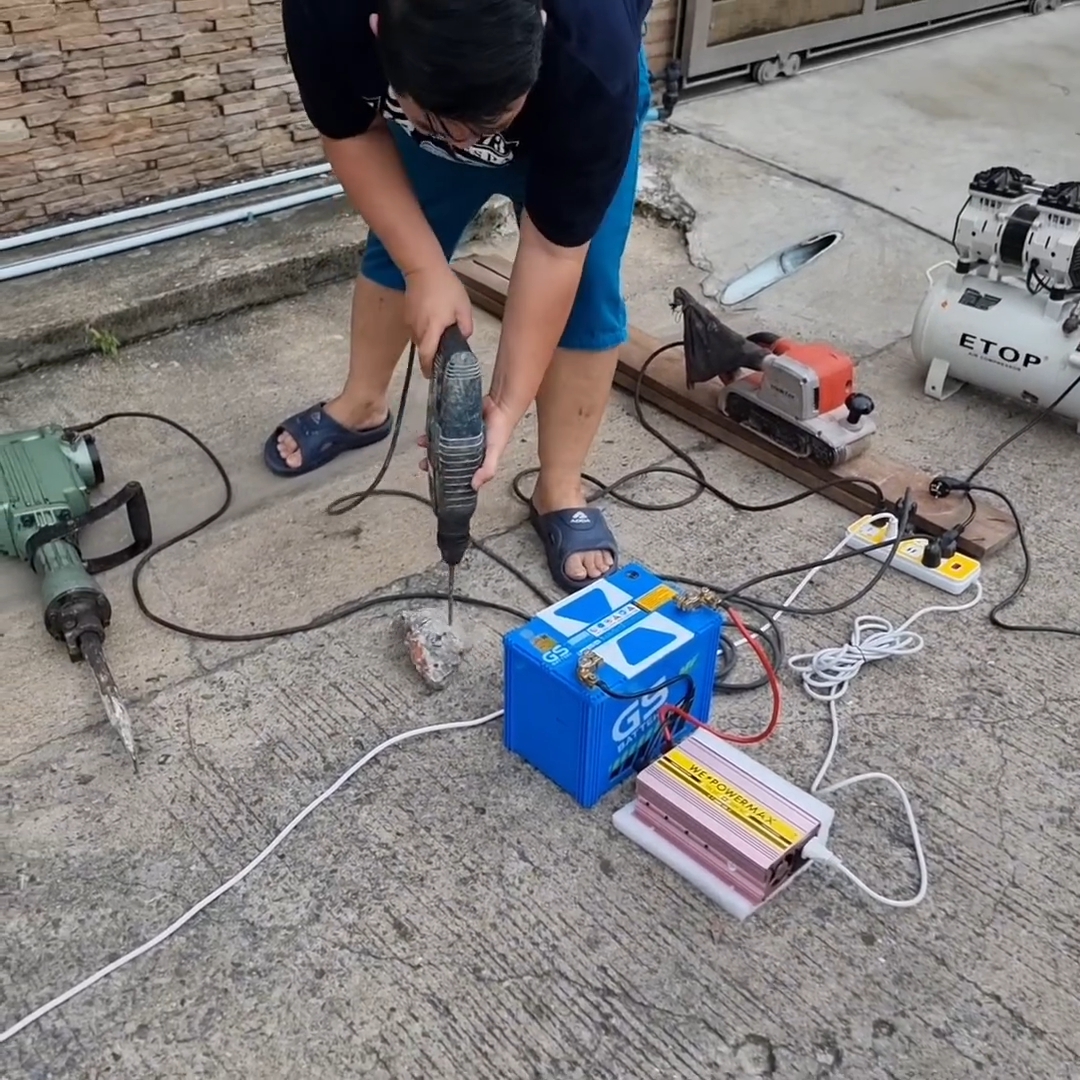 อินเวอร์เตอร์ แปลงไฟ 12V เป็น 220V ขนาด 3,000 วัตต์ ยี่ห้อ WE POWER MAX