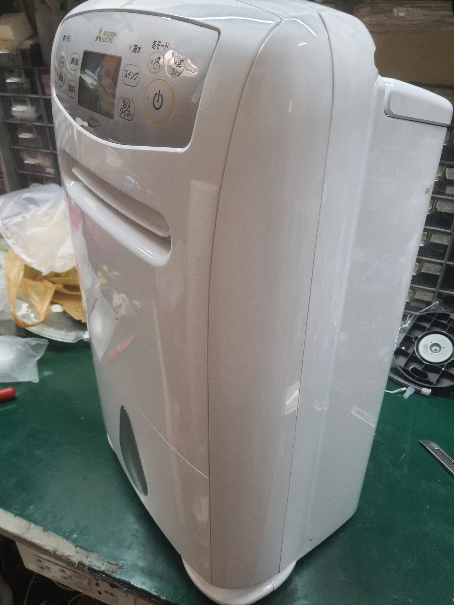 ซ่อมเครื่องดูดความชื้น ยี่ห้อ MITSUBISHI ELECTRIC รุ่น MJ-P180TX-W อาการเครื่องซ๊อตเนื่องจากเสียบไฟผิด