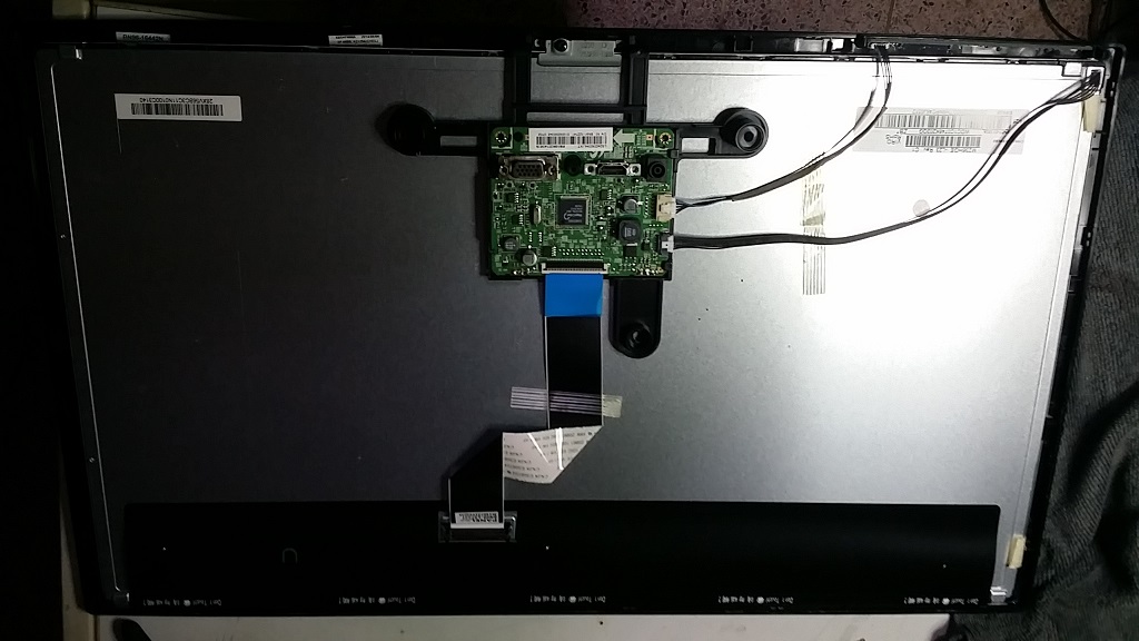 ซ่อมจอคอมพิวเตอร์ ยี่ห้อ SAMSUNG รุ่น LS19F350HNE อาการภาพขาวทั้งจอ