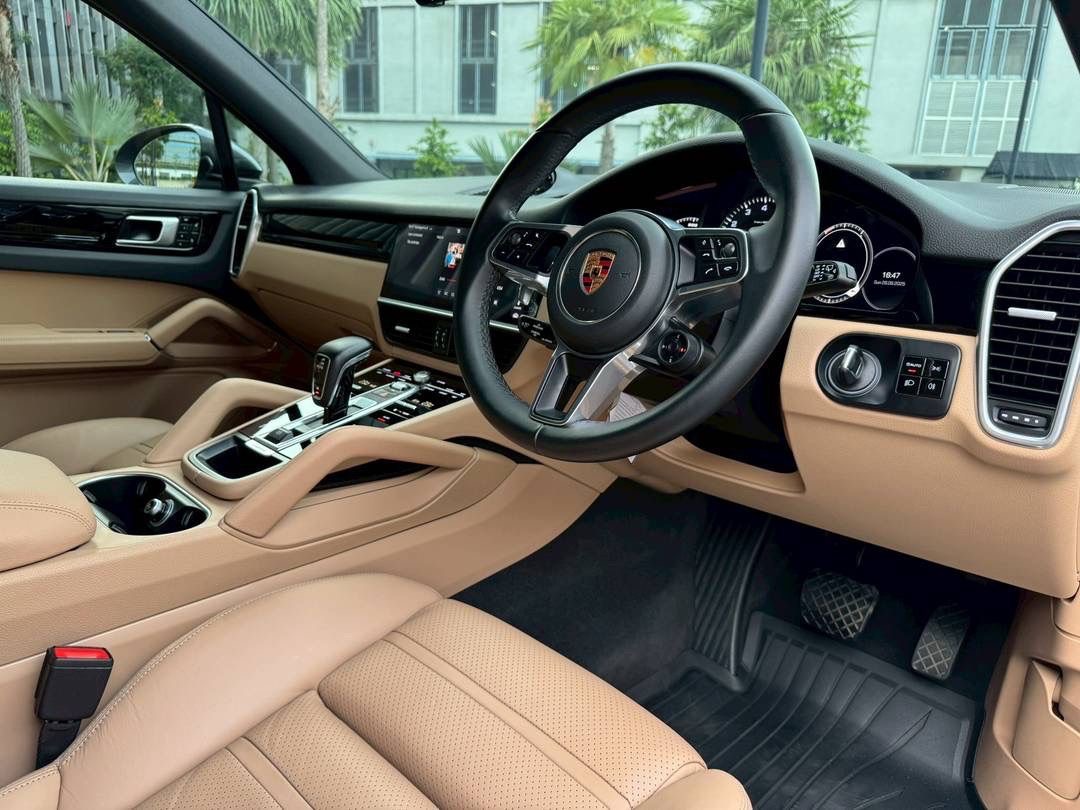 Porsche Cayenne SUV Plug-in hybrid ปี 2019