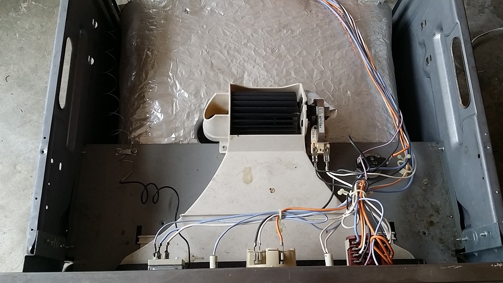 ซ่อมเตาอบไฟฟ้า ยี่ห้อ ELECTROLUX รุ่น EOB31002X อาการไม่ร้อนเครื่องไม่ทำงาน