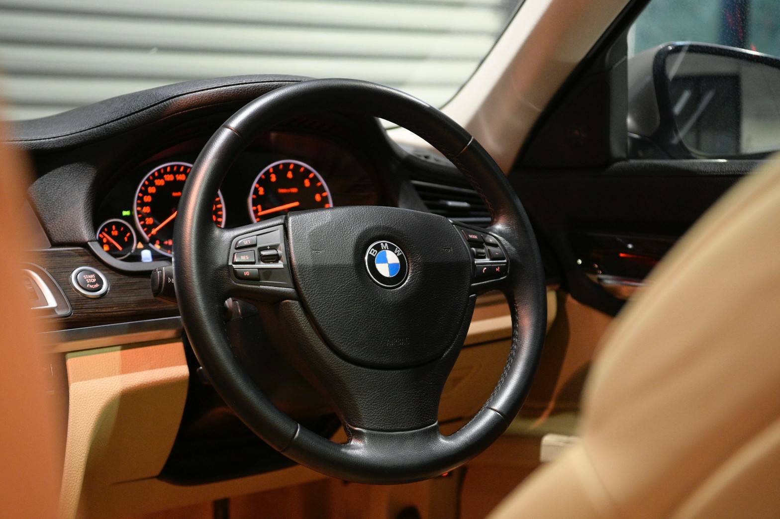 BMW 730Li ปี 2012