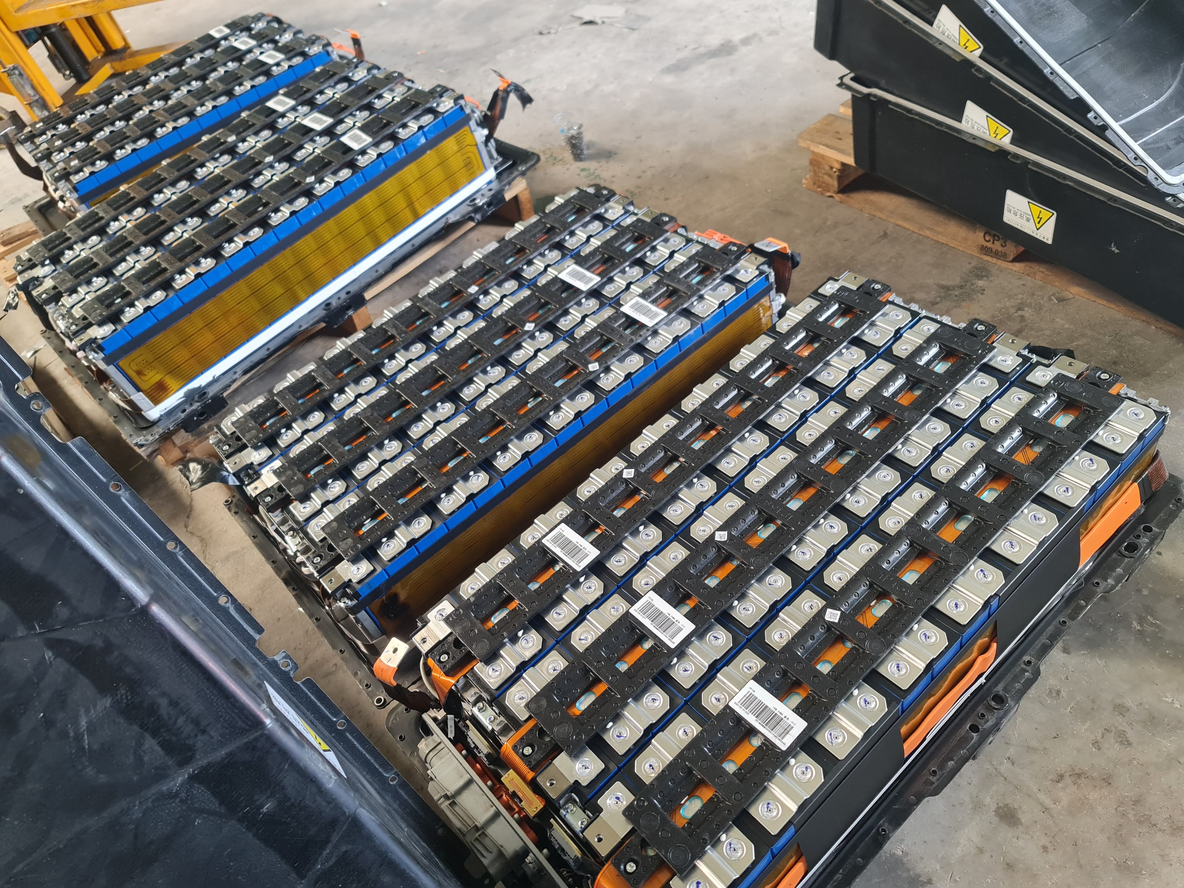 แบตเตอรี่ลิเทียมฟอสเฟส CATL 3.2V 200Ah 228Ah 302Ah สำหรับใช้งานหนัก กระแสสูง โฟลคลิฟท์ไฟฟ้า โซล่าเซลล์