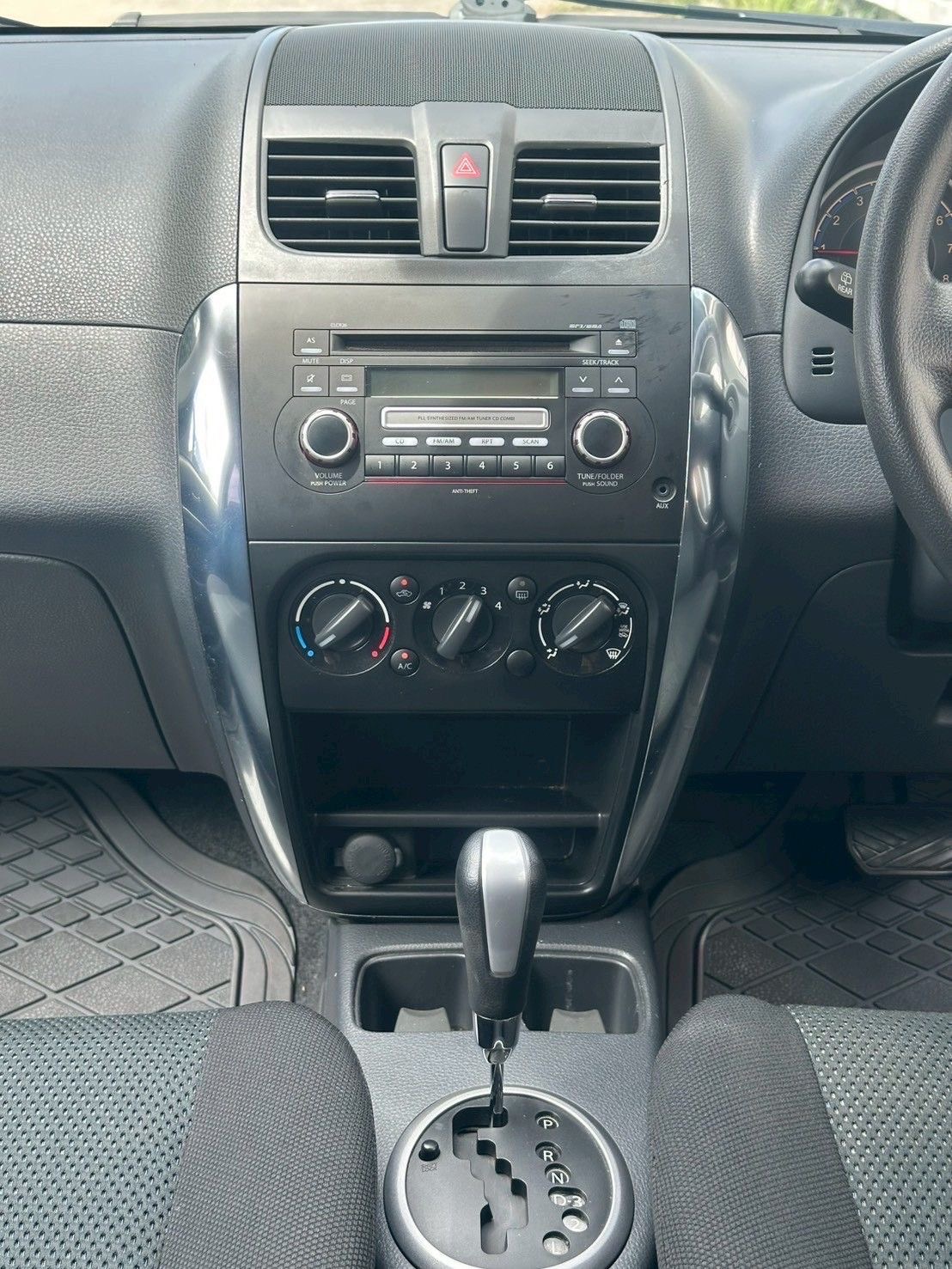 SUZUKI SX4 1.6 Hatchback สีดำ ปี 2013