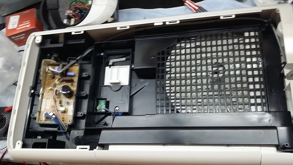 ซ่อมเครื่องฟอกอากาศ ยี่ห้อ SHARP รุ่น KI-JS50-W อาการเครื่องซ๊อตเนื่องจากเสียไฟ 220V