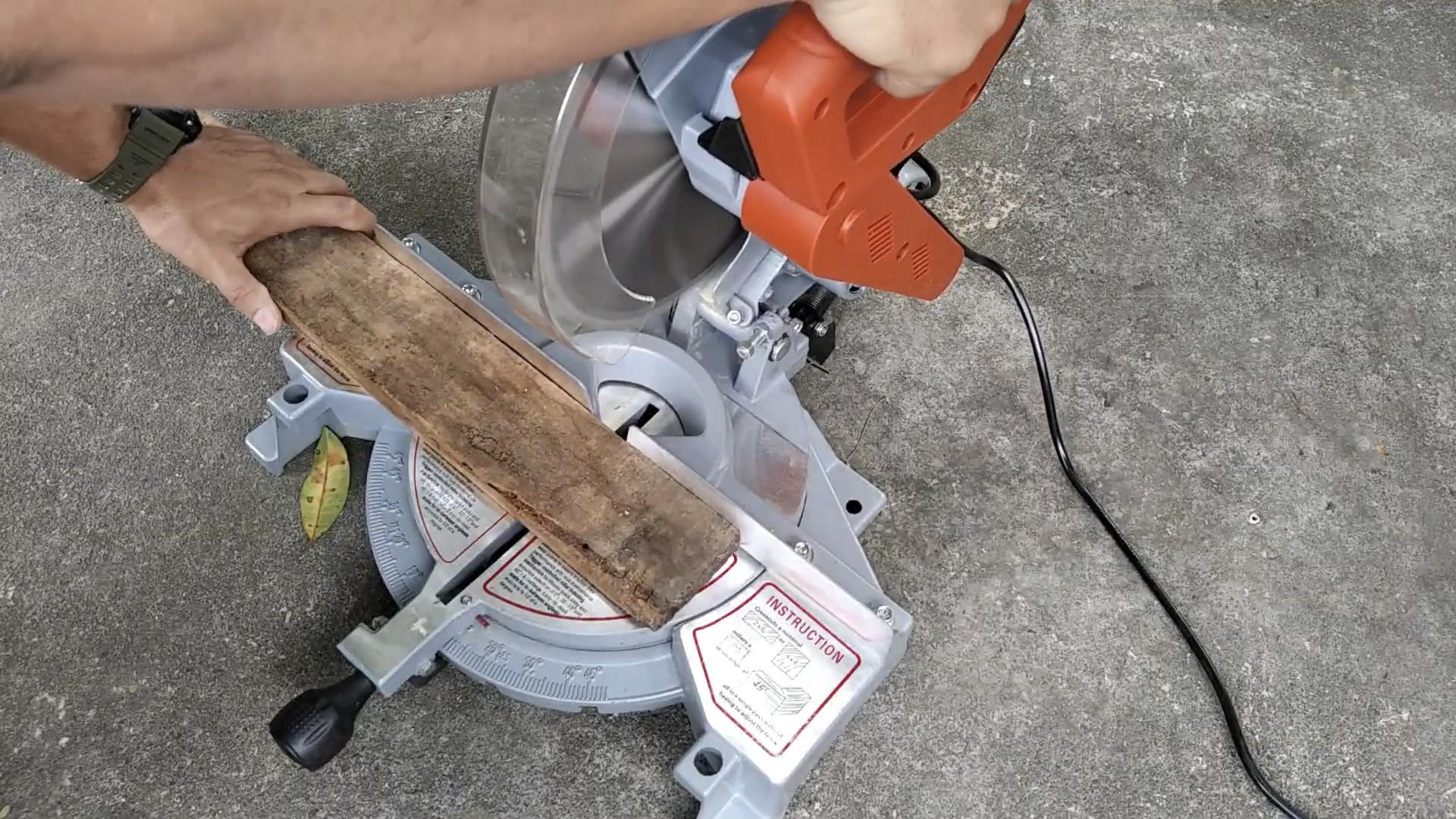 แท่นตัดองศา BERALA รุ่น BL-9255 ขนาด 10 นิ้ว