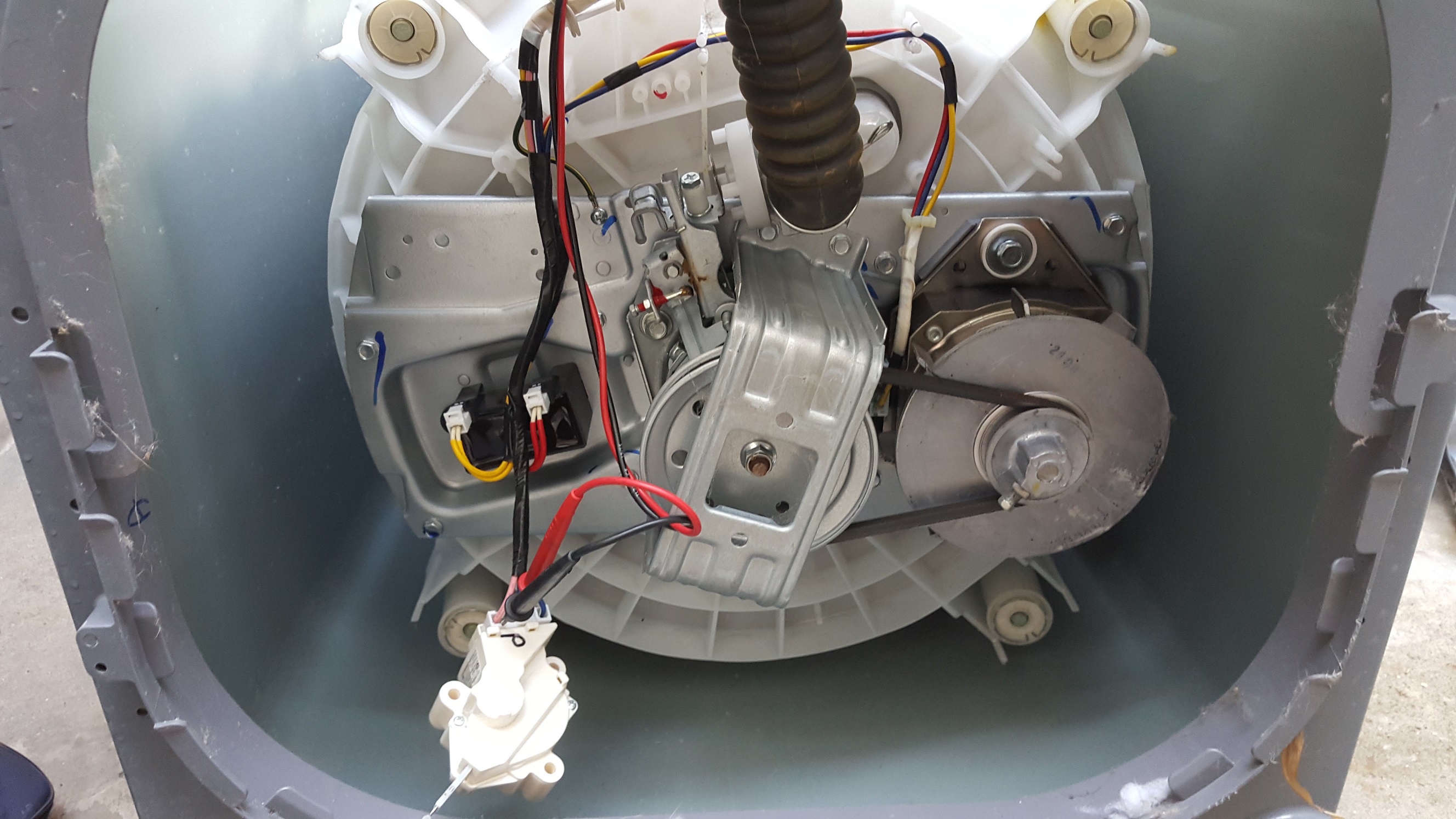 ซ่อมเครื่องซักผ้า ยี่ห้อ LG รุ่น WF-T1256TD อาการน้ำไหลออกตลอด