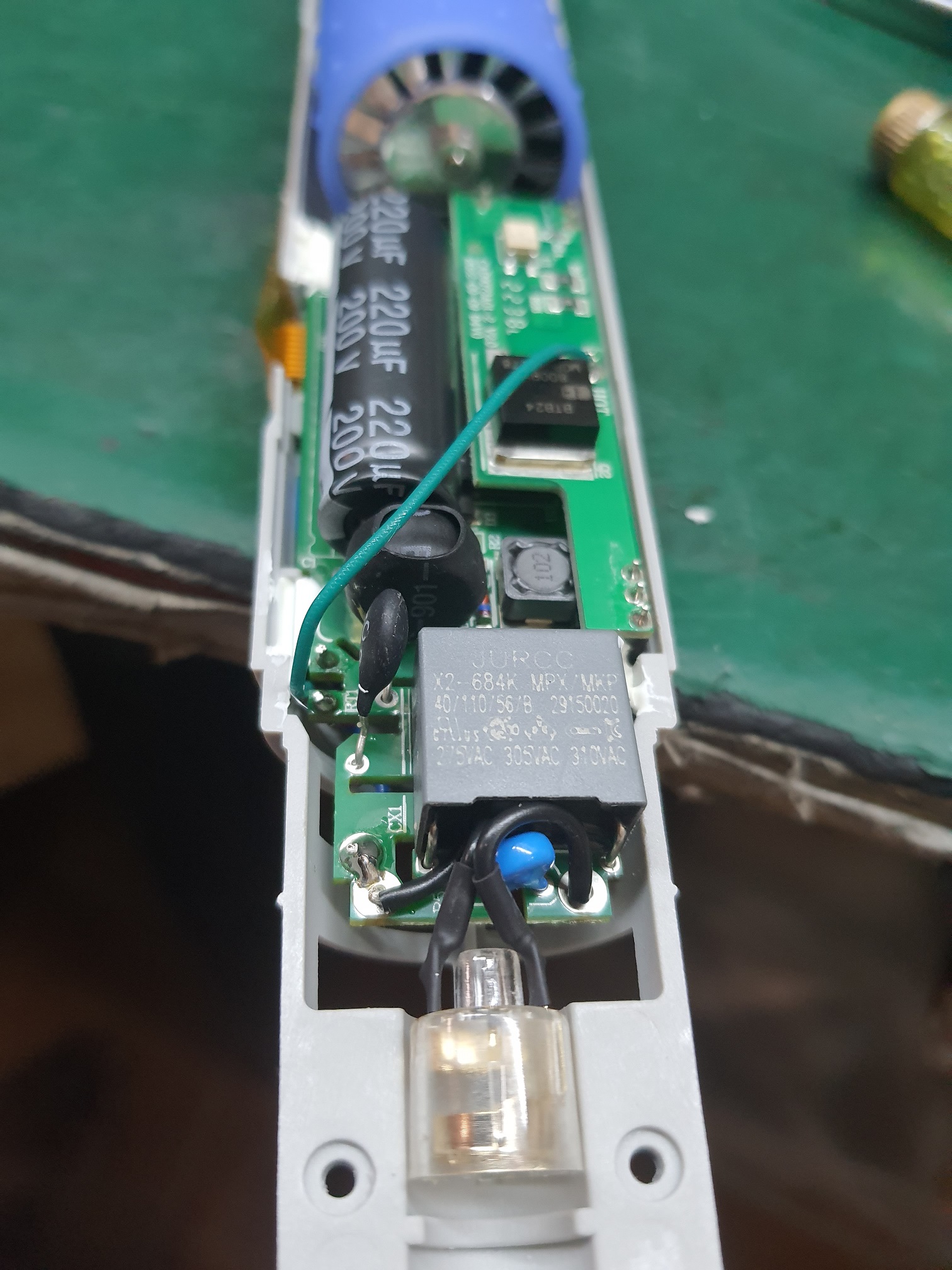 ซ่อมเครื่องเป่าผมแบบแท่ง ยี่ห้อ CADO รุ่นBD-S1 อาการเครื่องซ๊อตเพราะเสียบไฟผิด