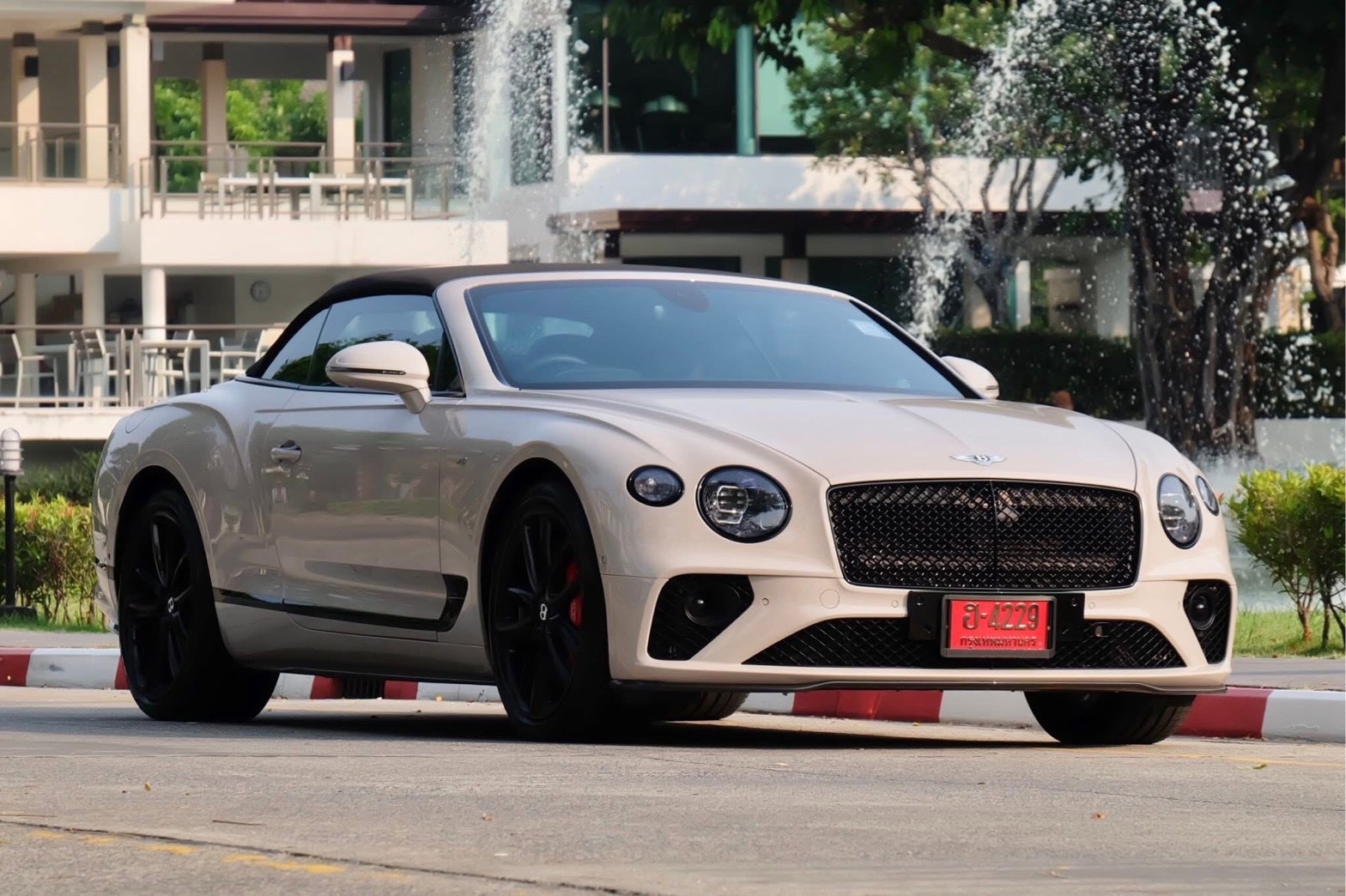 Bentley Continental GTC V8 Convertible ปี 2023