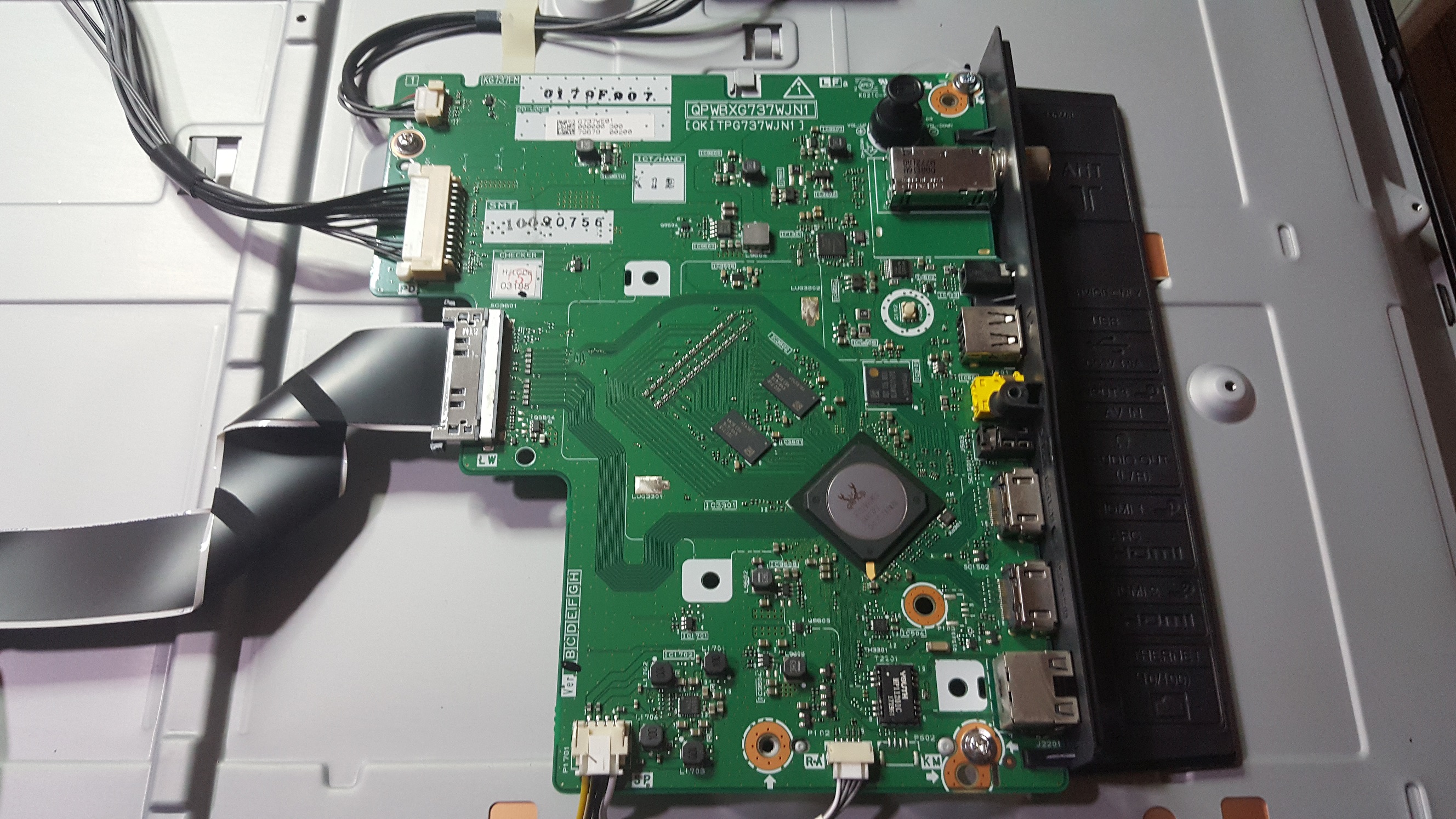 ซ่อมโทรทัศน์ LED-TV ยี่ห้อ SHARP รุ่น LC-40LE380X อาการไม่มีภาพไฟสถานะสีแดงกระพริบ