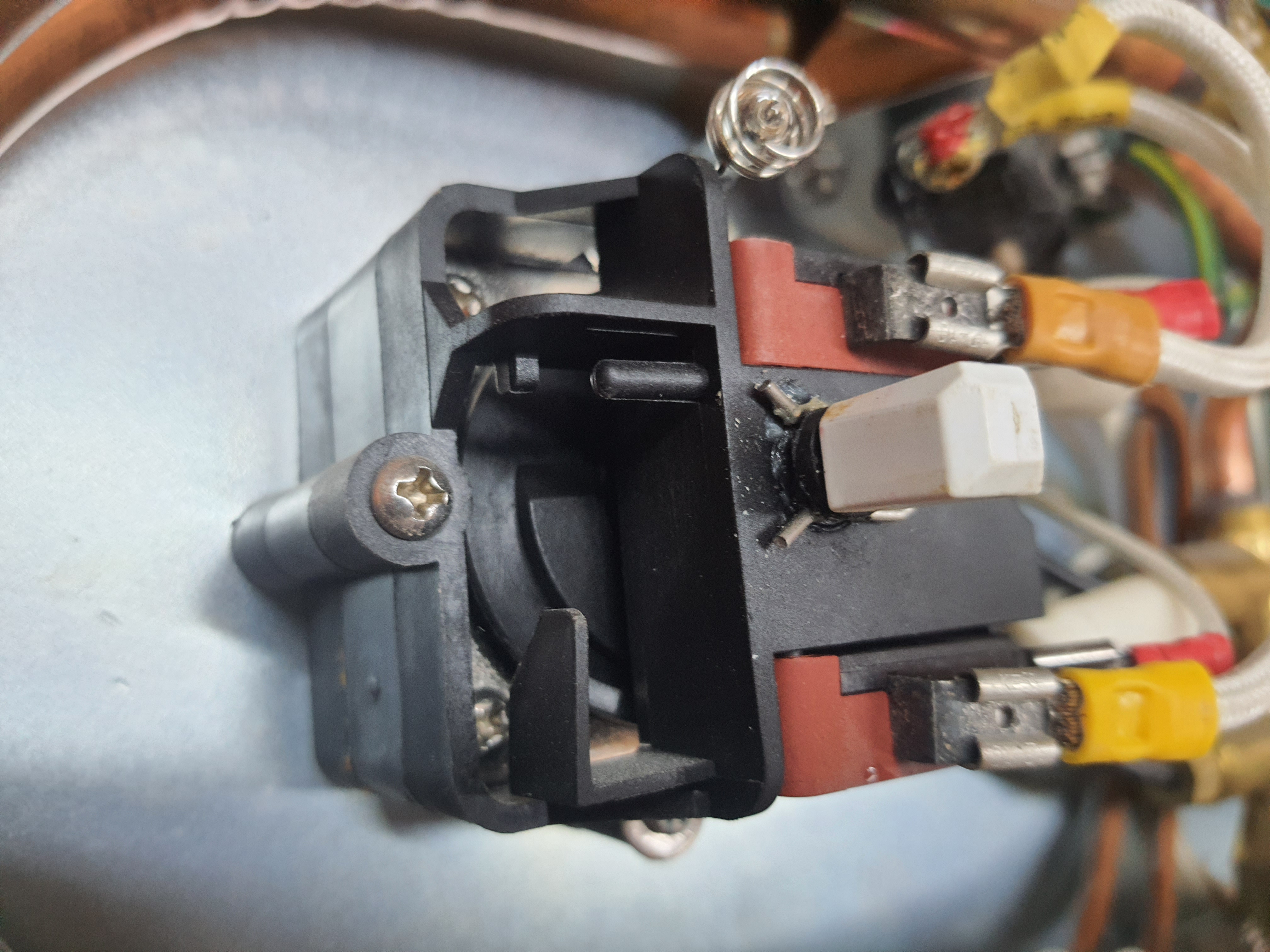 ซ่อมเครื่องทำน้ำร้อน ยี่ห้อ MAZAMA รุ่น STREAM PLUS 6000W อาการน้ำไม่ร้อน