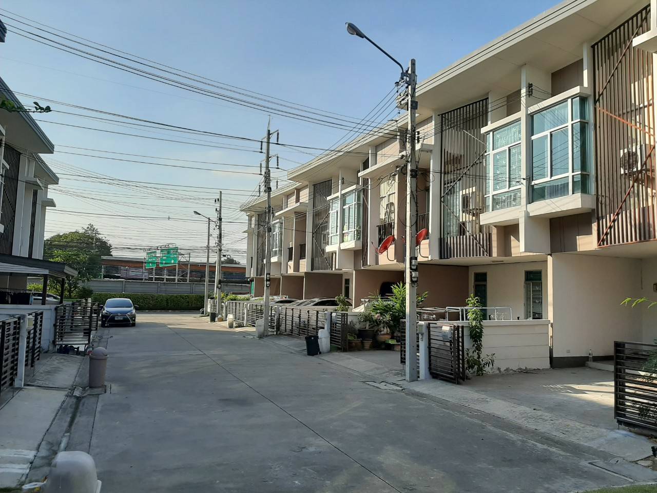 ให้เช่าบ้าน หลังมุม ใกล้ โรงเรียนพระหฤทัย นนทบุรี