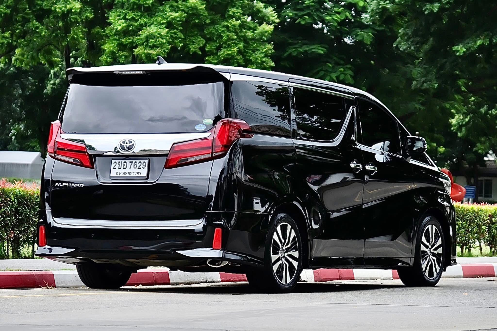 Toyota Alphard 2.5 SC Package ปี 2019