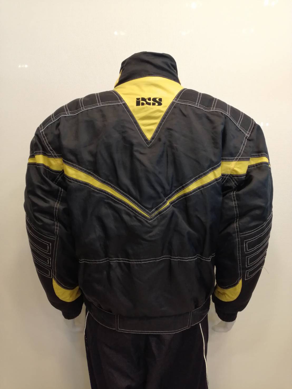 เสื้อขี่มอเตอร์ไซด์( มือสอง) RCS 183 ขนาด : อก 50" ยาว 25" **ยี่ห้อ IXS**