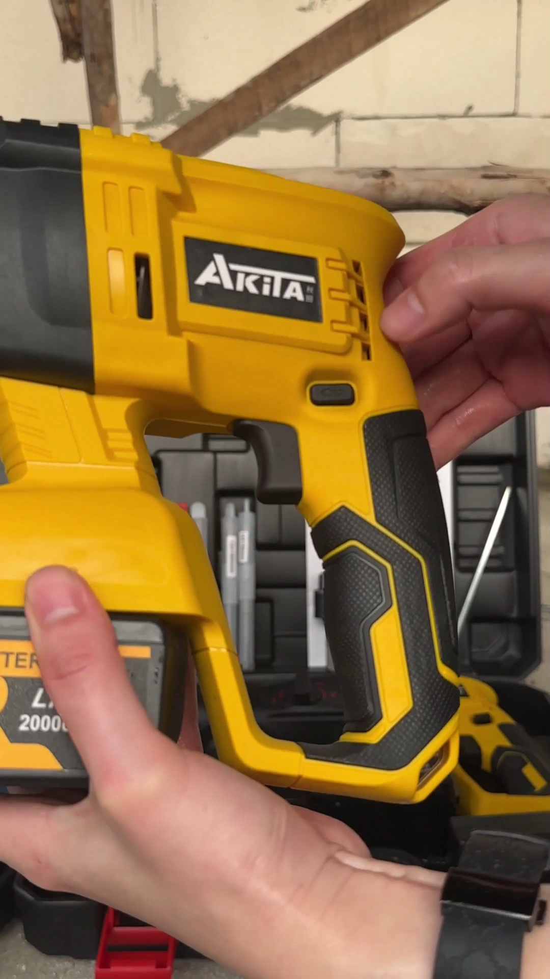 สว่านโรตารี่ไร้สาย AKITA มี 2 รุ่น 188V และ 399V