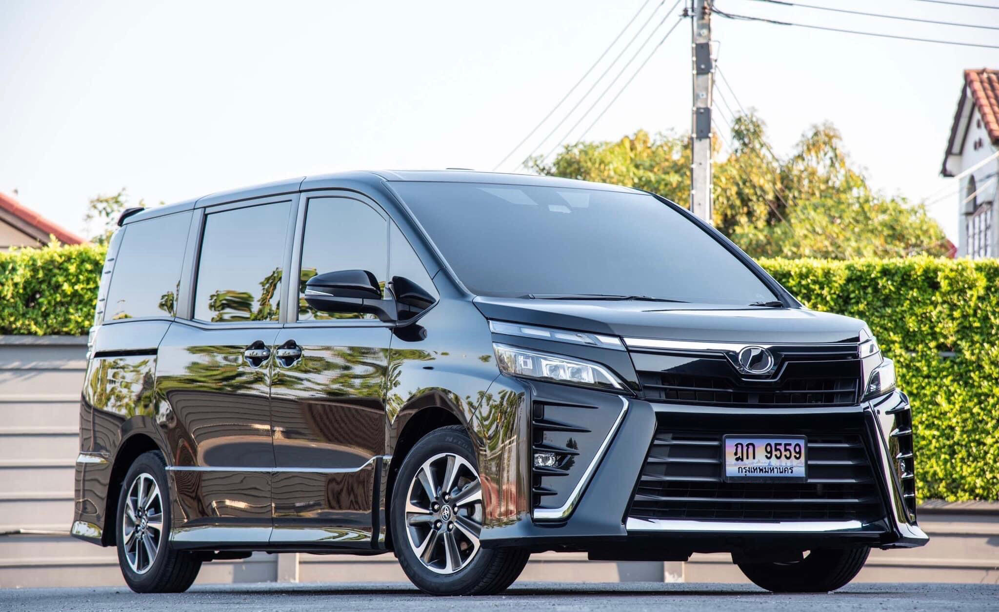 Toyota Voxy 2.0 ZS ปี 2018