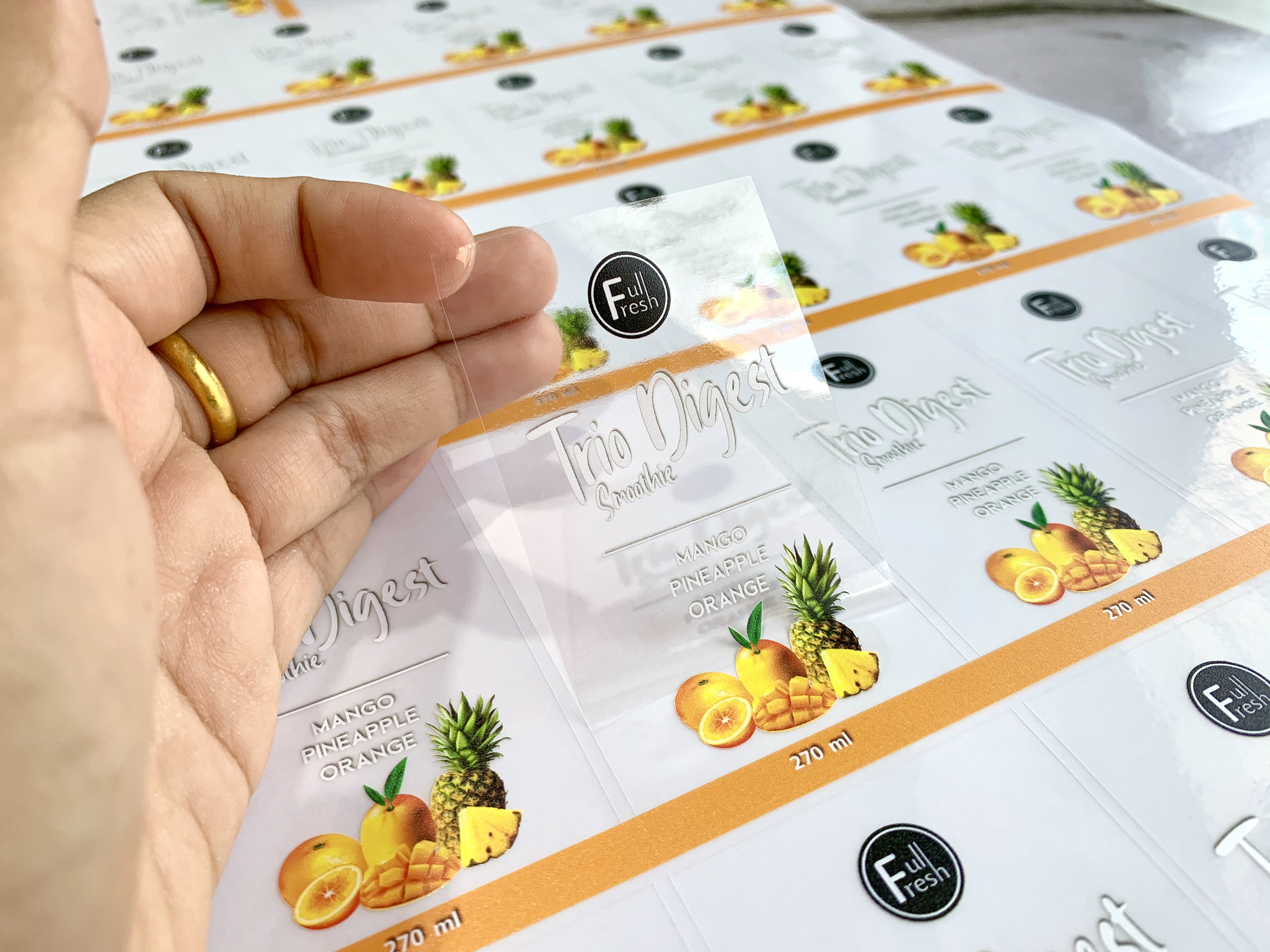 สติ๊กเกอร์ใสรองพื้นหมึกขาว หมึกขาว พิมพ์หมึกขาว