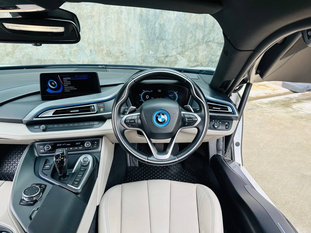 BMW i8 Pure impulse 1.5 HYBRID โฉม i12 ปี 2017