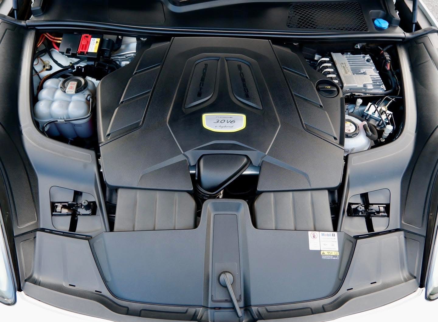 Porsche Cayenne E-Hybrid ปี 2021