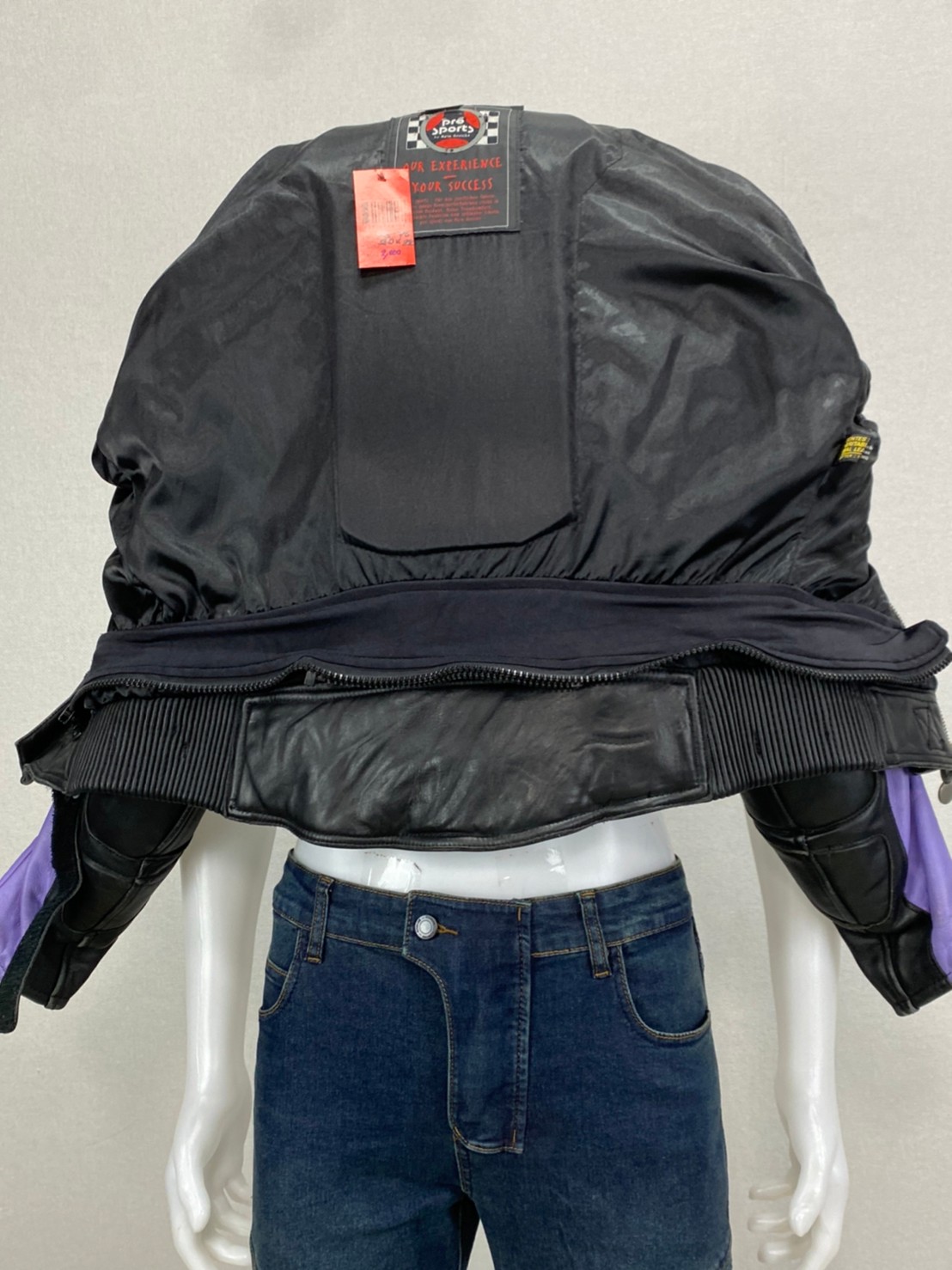 เสื้อการ์ดสำหรับขี่มอเตอร์ไซด์( มือสอง) RCSS 007: อก 40" ยาว 21" ** Hein Gerickc**