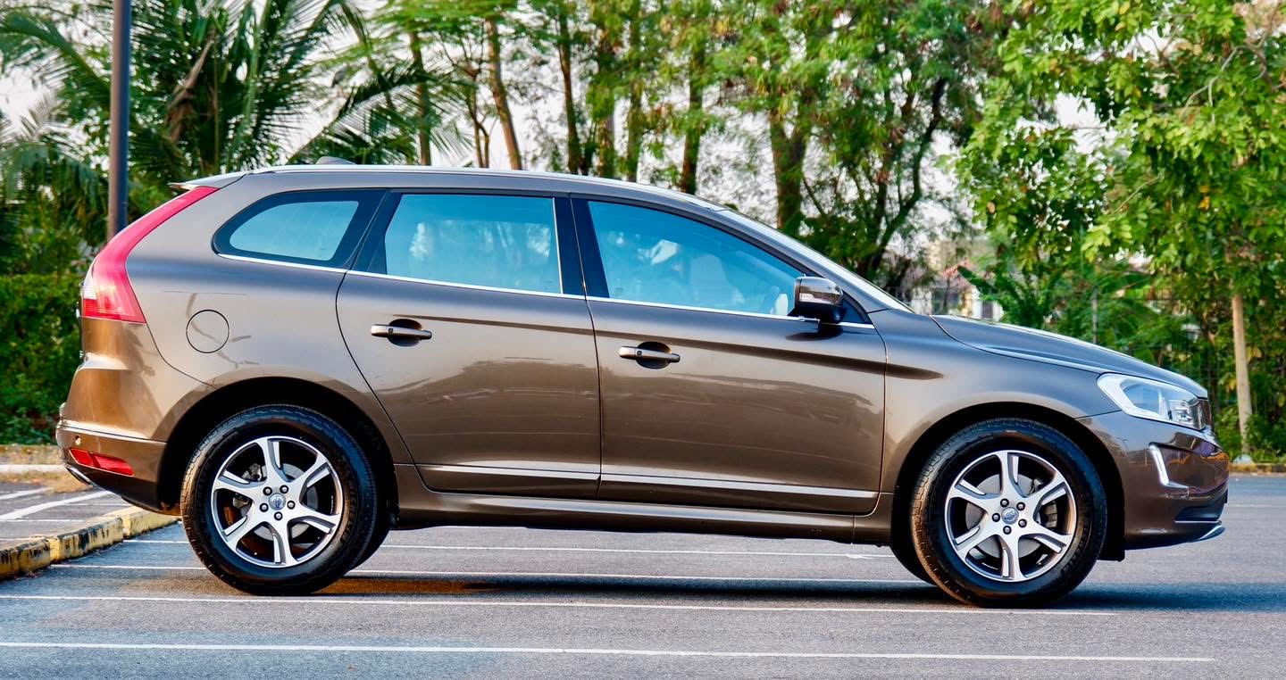 Volvo XC60 T5 Sport Crossover ปี 2015