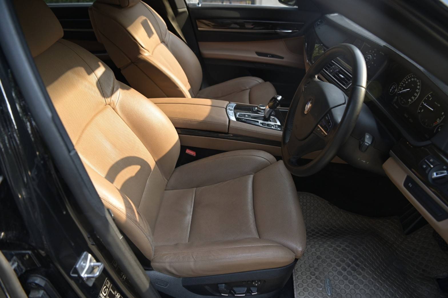 BMW 730 Li ปี 2012