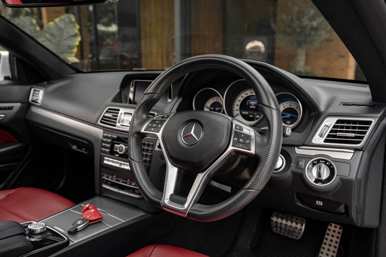 Mercedes Benz E200 Coupe AMG สีบรอนซ์ W207 facelift ปี 2015