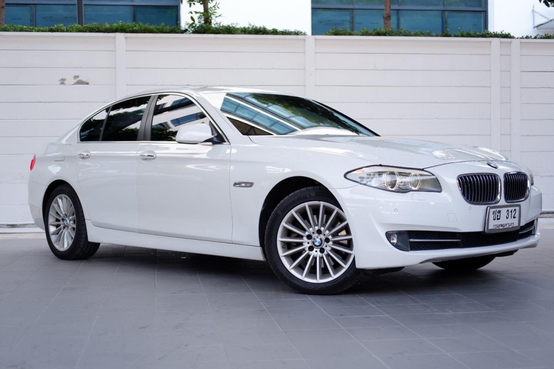 BMW 523i Highline ปี 2011 จดปี13