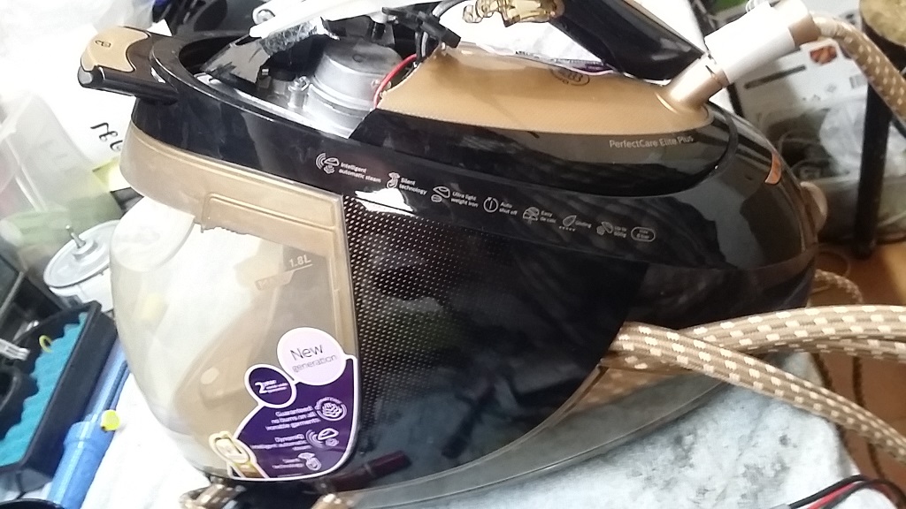 ซ่อมเตารีดไอน้ำ ยี่ห้อ PHILIPS รุ่น GC9682 อาการ Body ด้ามจับแตกหัก